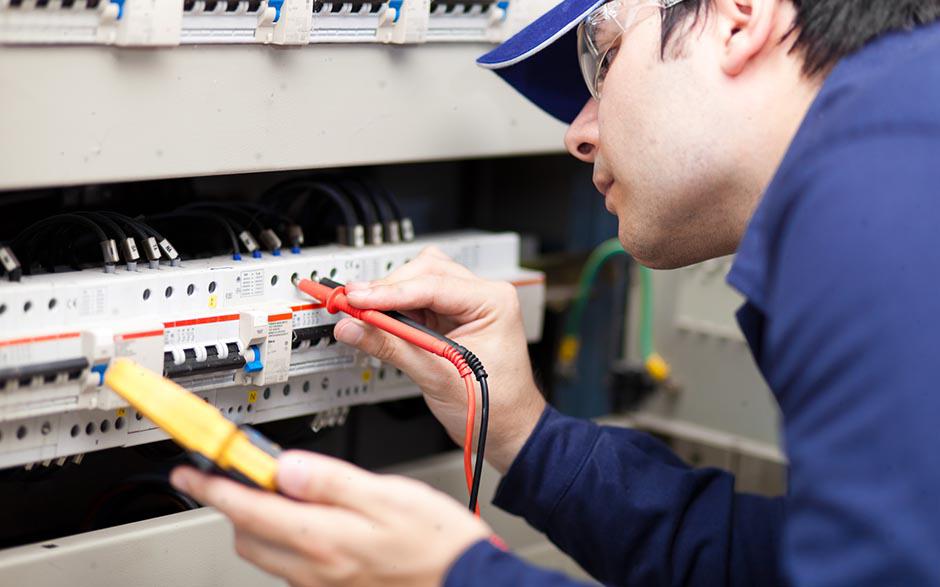 taux horaire électricien Paris 10